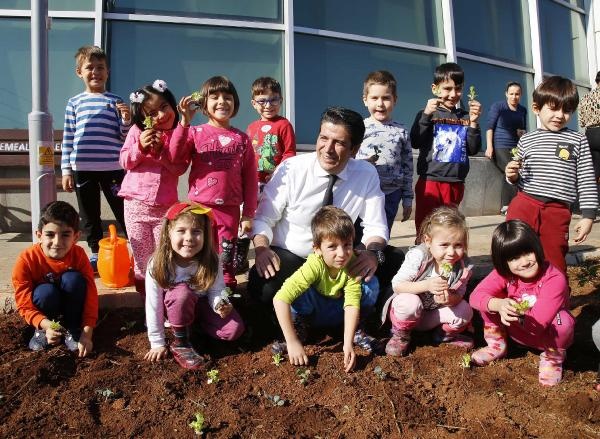 Ekolojik Kreş'te öğrenciler çiftlik hayatını öğreniyor