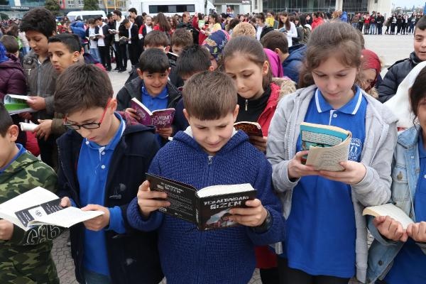 Samsun'da, 1919 öğrenci bir arada kitap okudu