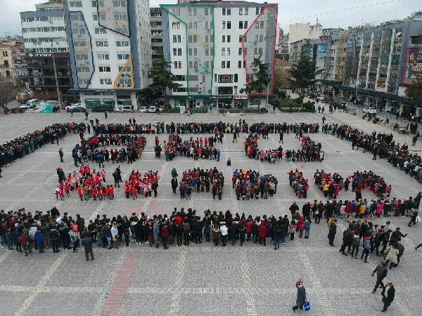 Samsun'da, 1919 öğrenci bir arada kitap okudu