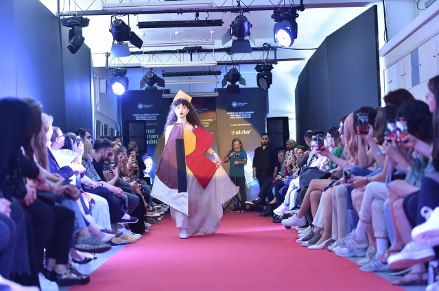 Tekstil ve Moda Tasarım Öğrencilerinden Unutulmayacak Defile 