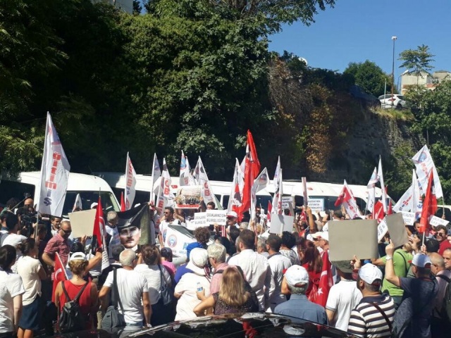 İl Milli Eğtim Müdürlüğü önünde "Atatürksüz eğitim istemiyoruz" eylemi