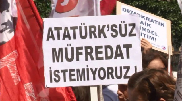 İl Milli Eğtim Müdürlüğü önünde "Atatürksüz eğitim istemiyoruz" eylemi