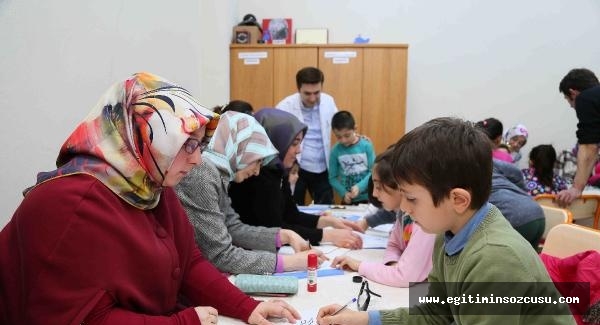 Öğrendiklerini velilerine öğretiyorlar