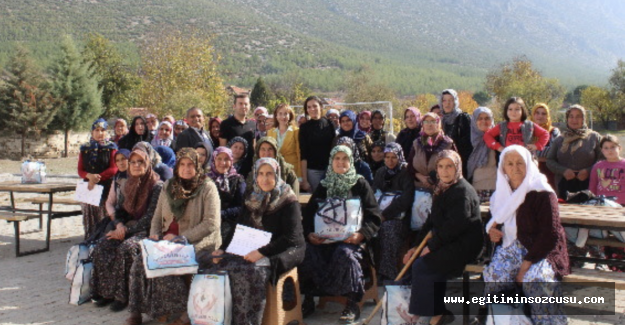 TİKAV'dan Kırsaldaki Kadınlara 'Dijitaldeki Ayak İzimiz Projesi'